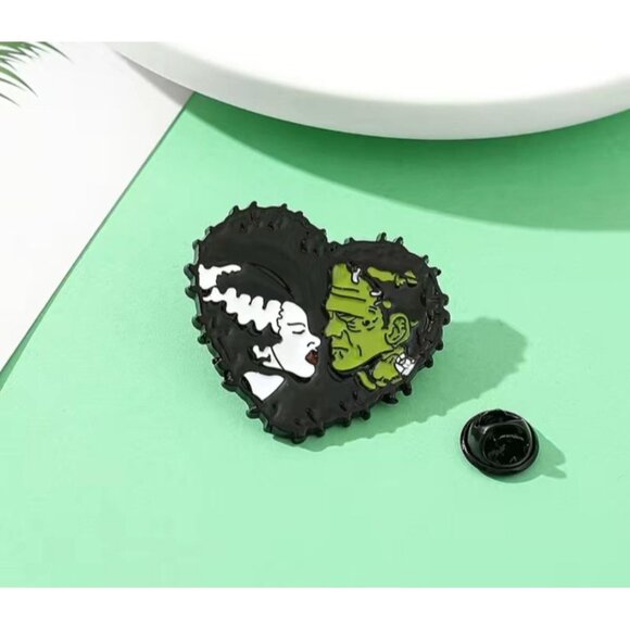 BRIDE OF FRANKENSTEIN Horror Enamel Lapel Pin NEW - Picture 2 of 3
